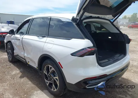 2025 Lincoln Nautilus Premiere z USA, uszkodzony, nr VIN 5LMPJ8JA6SJ909478